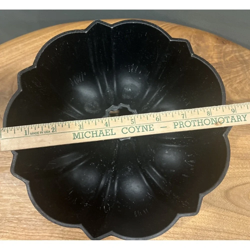 Vintage Nordic Ware Mini Bundt Pan Fluted Green Heavy Made in USA Sage Green